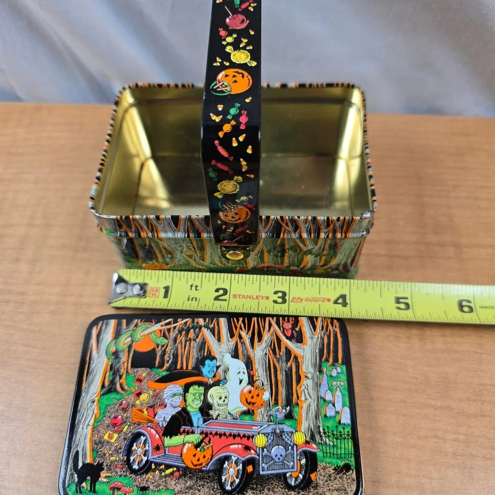 The Munsters Metal Tin Spooky Roadster Grandpa Herman 1965 Artwork 4